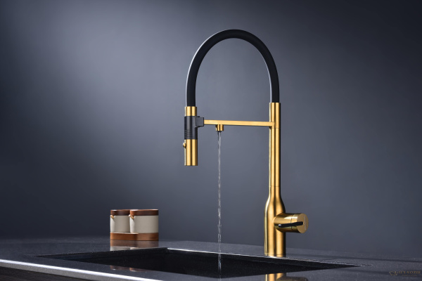 смеситель для кухни под фильтр с гибким изливом paulmark magneto one ma213188-bg, золото брашированное