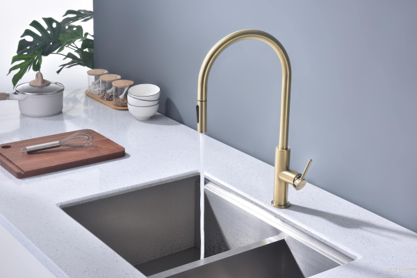 смеситель для кухни сенсорный с выдвижным изливом paulmark senso se215180-sbg, золото светлое брашированное