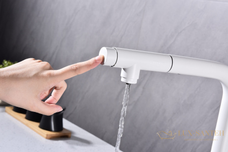 смеситель для кухни под фильтр с выдвижным изливом paulmark viper vi213105-431, белый матовый