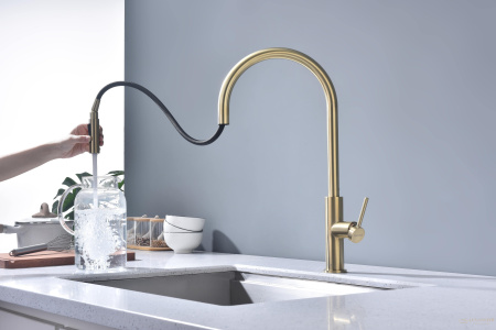 смеситель для кухни сенсорный с выдвижным изливом paulmark senso se215180-sbg, золото светлое брашированное