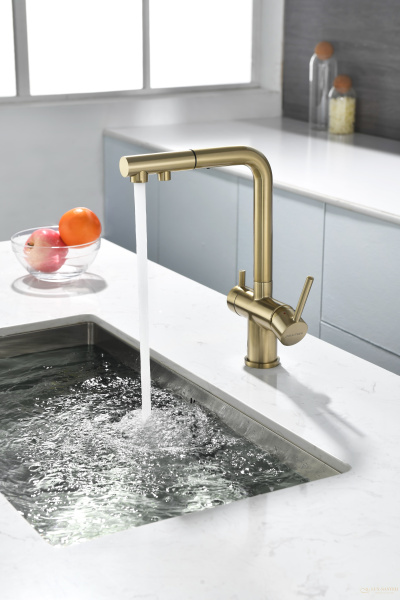 смеситель для кухни под фильтр с гибким изливом paulmark serpentine se213222-sbg, золото светлое брашированное