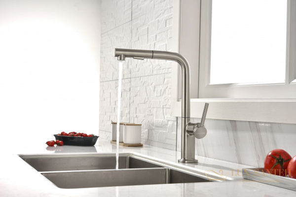 смеситель для кухни с выдвижным изливом paulmark neo ne214419-ni, никель