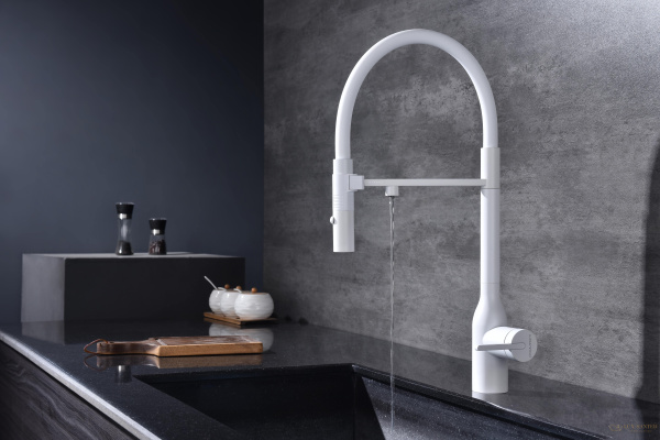 смеситель для кухни под фильтр с гибким изливом paulmark magneto one ma213188-wh, белый матовый