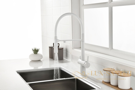 смеситель для кухни под фильтр с гибким изливом paulmark gravity gr213888-wh, белый матовый