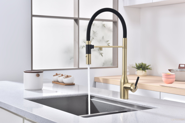 смеситель для кухни под фильтр с гибким изливом paulmark magneto one ma213188-sbg, золото светлое брашированное