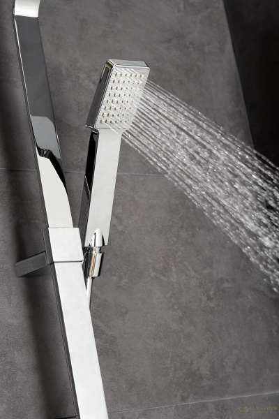 душевой комплект aqg bold 19bolec20502 на 2 потребителя с квадратным верхним душем 25х25 см и кронштейном 35 см, хром