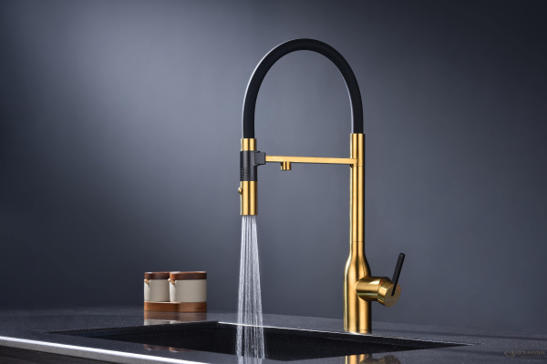 смеситель для кухни под фильтр с гибким изливом paulmark magneto one ma213188-bg, золото брашированное
