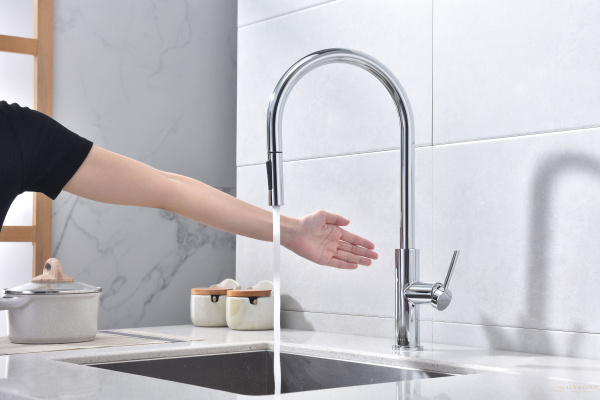 смеситель для кухни сенсорный с выдвижным изливом paulmark senso se215180-cr, хром